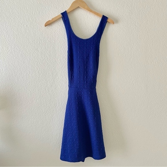 UO Silence + Noise Textured Knit Cross Back Dress - Picture 6 of 11